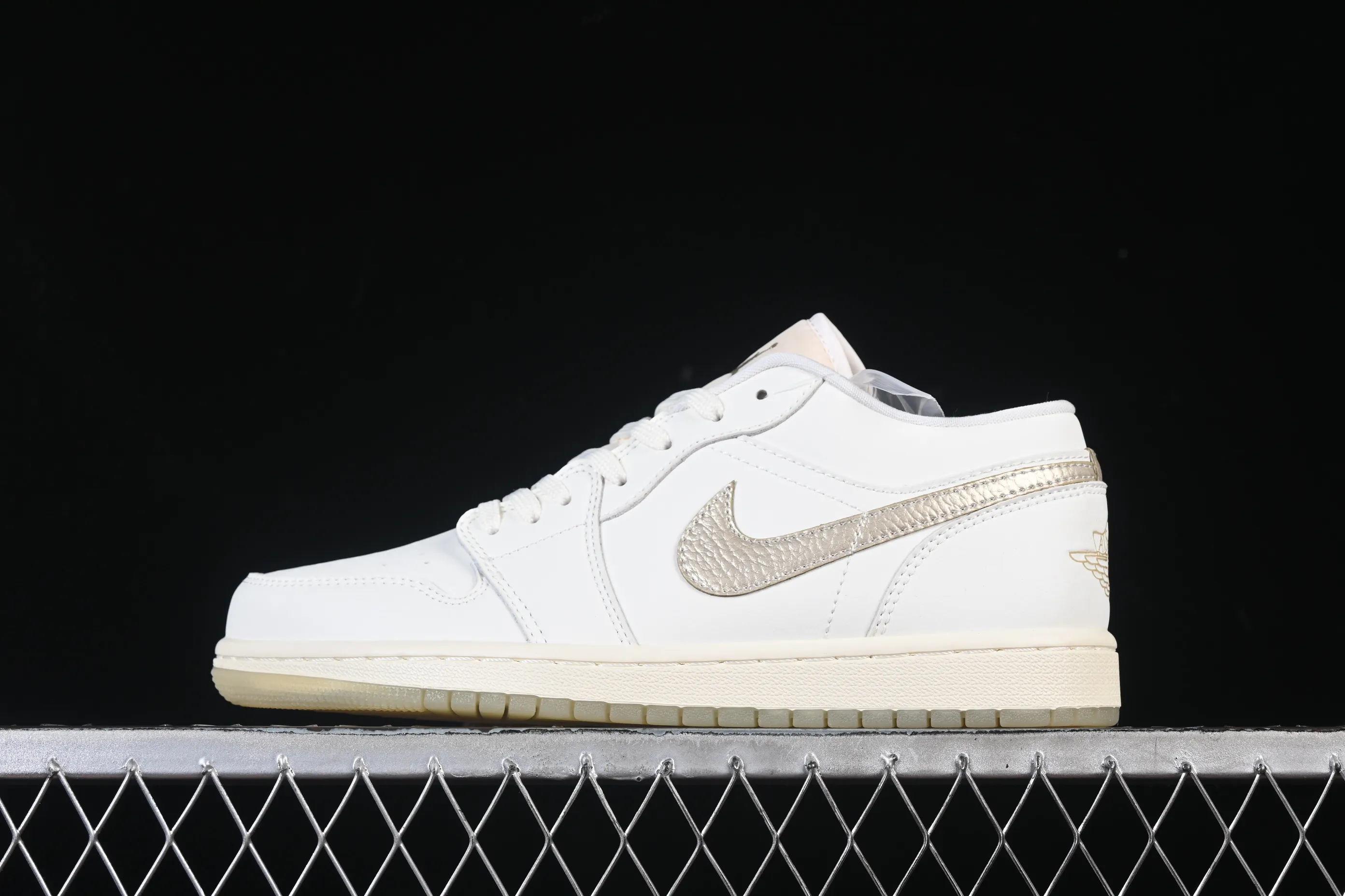 All Categories Air Jordan Jordan Series Basketball Shoes Air Jordan 1 Low Air Jordan 1 Low AJ1 Joe 1 Meter Platinum Retro Culture Leisure Sports Shoes HV5157-100